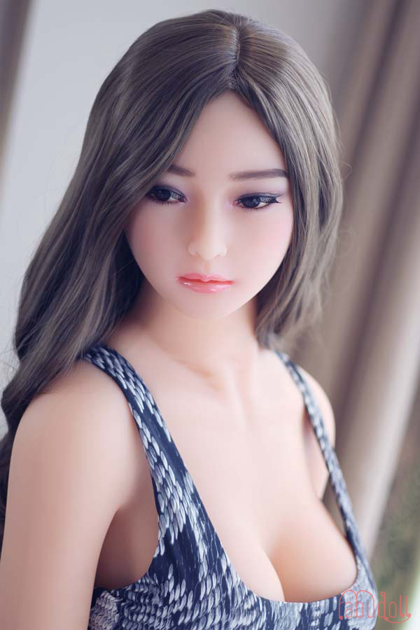 ラブドール色白で整った画像