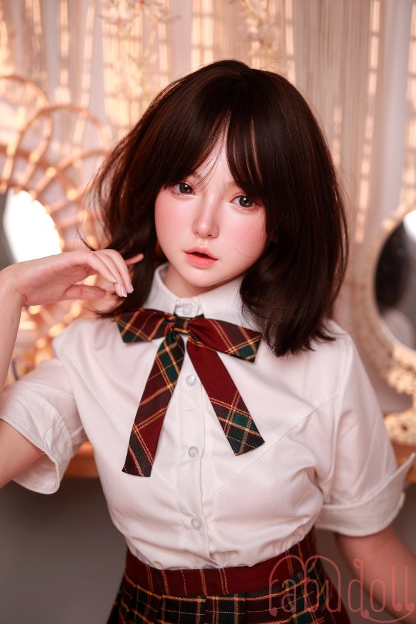 かわいい黒髪の女の子 AA-cup セックスドール