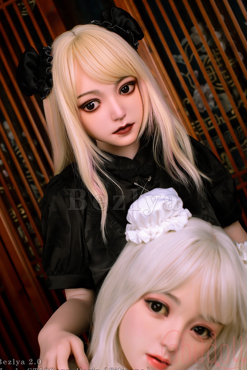サラサラの黒髪 シリコン+TPE ダッチワイフ写真